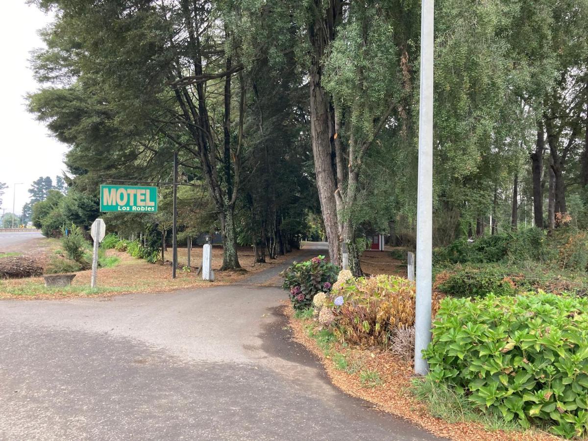 Motel Los Robles เตมูโก ภายนอก รูปภาพ